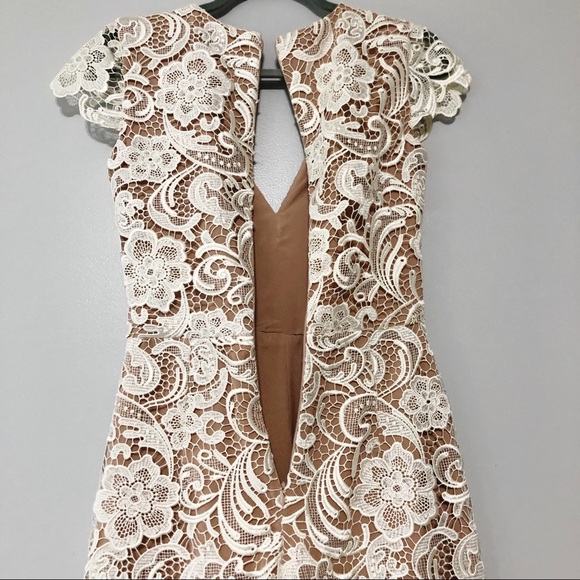 Dress the Population Juliette Plunge Lace Romper - Picture 7 of 7